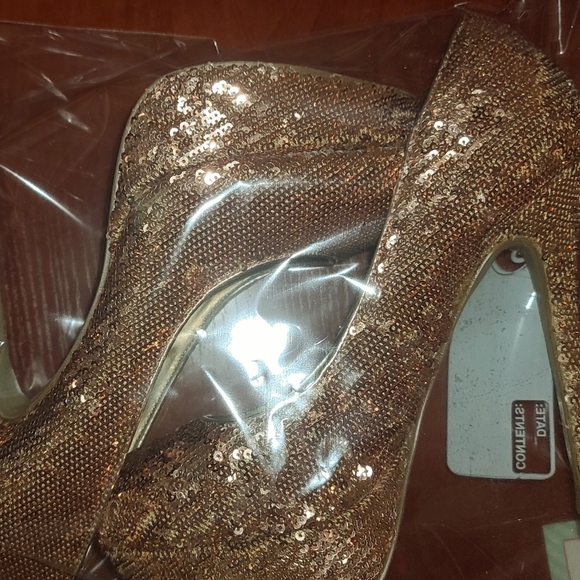 Steve Madden High Heels glitter and Golden chrome color size 6.5 used. - Picture 14 of 16